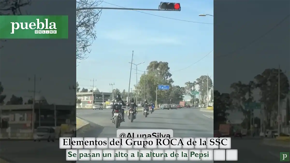 Elementos del Grupo ROCA de la SSC de Puebla se pasan un alto a la altura de la Pepsi